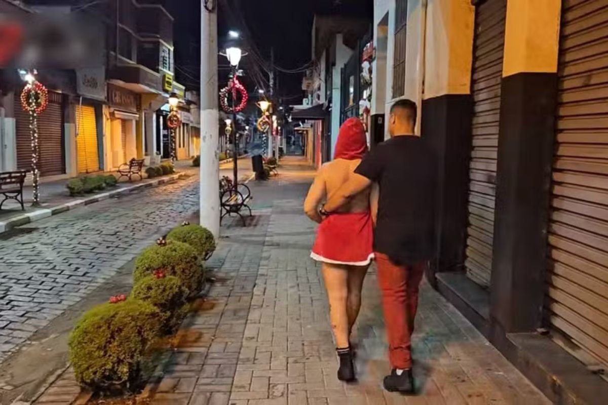 Polícia investiga vídeo pornô gravado em decoração de Natal de Atibaia -  Vicemar Medeiros